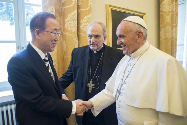 Pope Francis shakes hands with United Nations Secretary-General Ban Ki-moon (L) during a meeting at the Vatican April 28, 2015. REUTERS/Osservatore Romano
