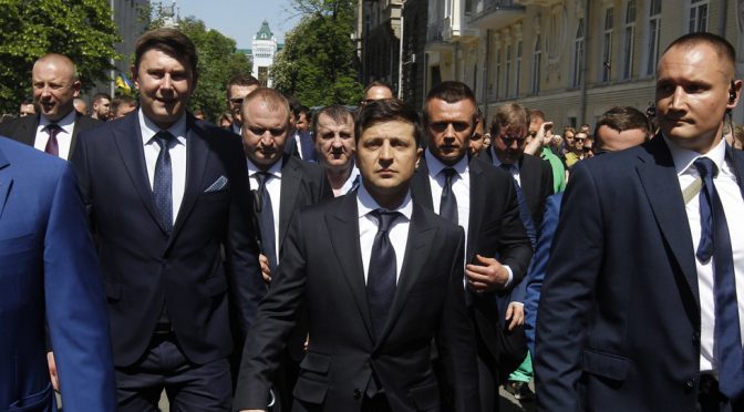 Here’s How Ukraine’s Corrupt Elites Are Profiting from The Conflict